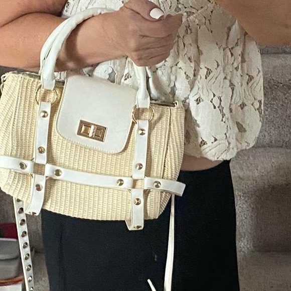 Cream and white woven bag with studded detailing and gold hardware - Picture 3 of 6